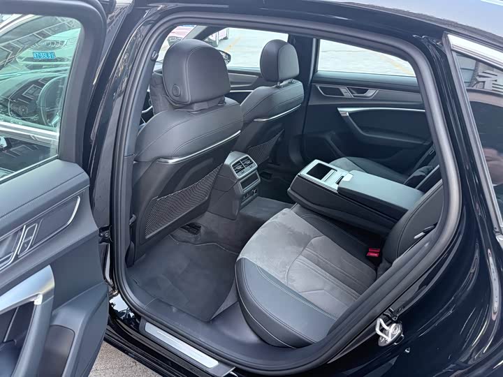 Audi A6L 2025 2025款 40 TFSI 豪华动感型