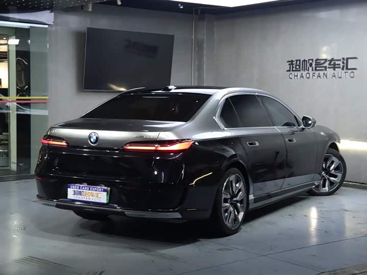 2023 BMW i7