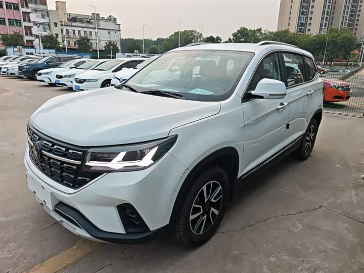 Dongfeng Forthing T5 2022 2022款 盛世款 1.5T 自动逐梦版五座