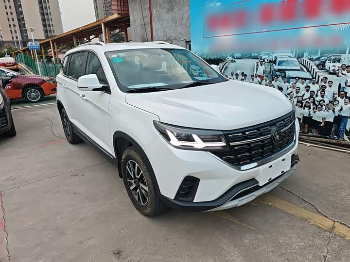 Dongfeng Forthing T5 2022 2022款 盛世款 1.5T 自动逐梦版五座
