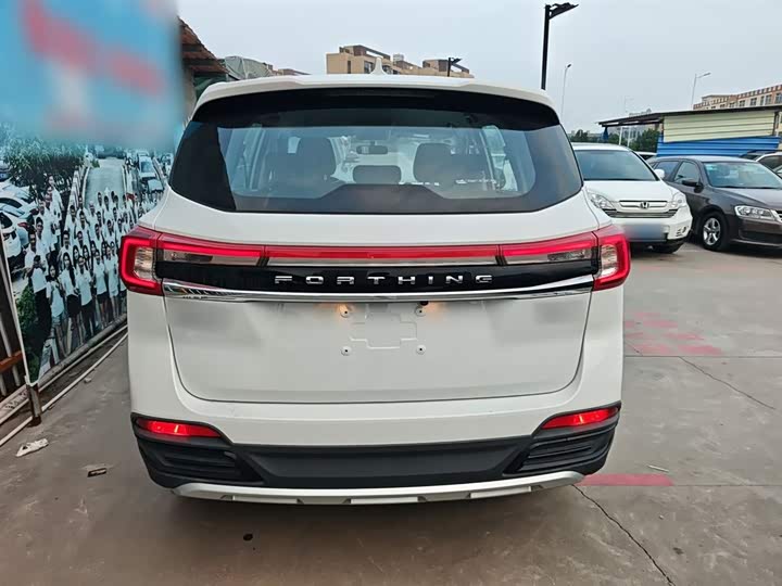 Dongfeng Forthing T5 2022 2022款 盛世款 1.5T 自动逐梦版五座