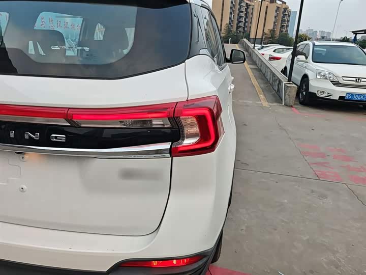 Dongfeng Forthing T5 2022 2022款 盛世款 1.5T 自动逐梦版五座