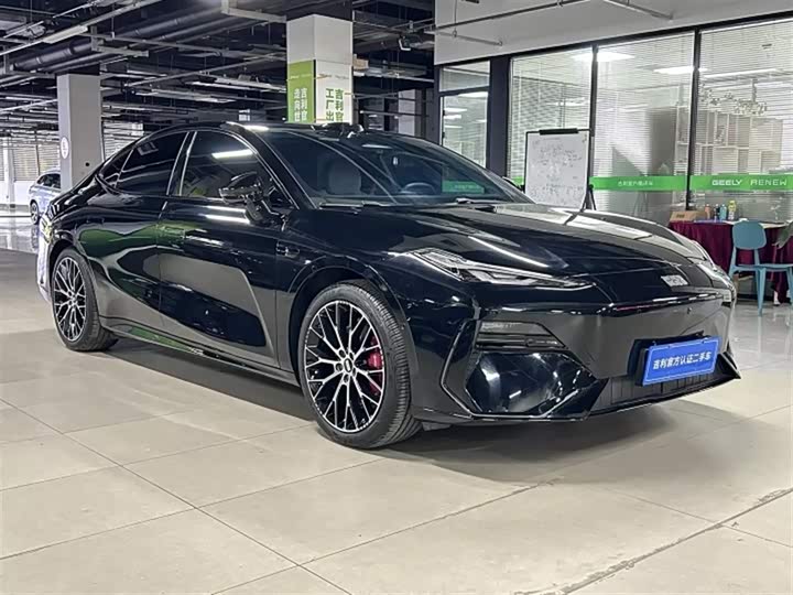 Geely Galaxy E8 2025 2025款 620km 四驱星舰激光雷达智驾版