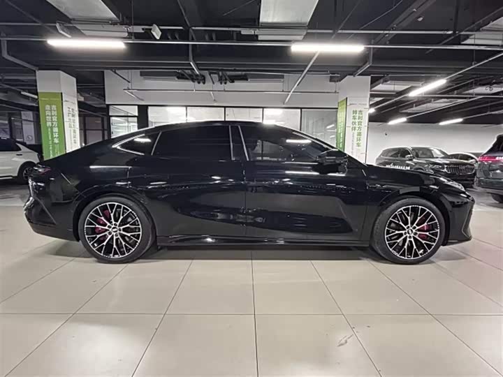 Geely Galaxy E8 2025 2025款 620km 四驱星舰激光雷达智驾版