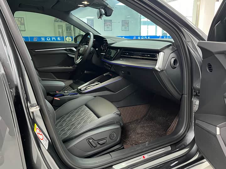 Audi A3 2025 2025款 A3L Limousine 35TFSI 飞驰尊享型