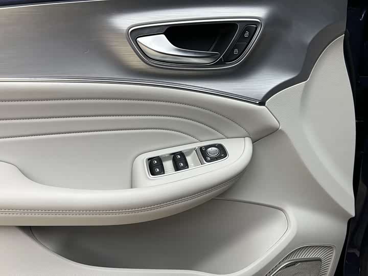 Roewe iMax 8 2022 2022款 400TGI 尊荣版