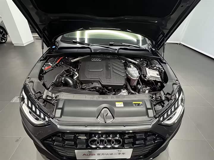 Audi A4L 2025 2025款 200万辆悦享版 40 TFSI 豪华动感型