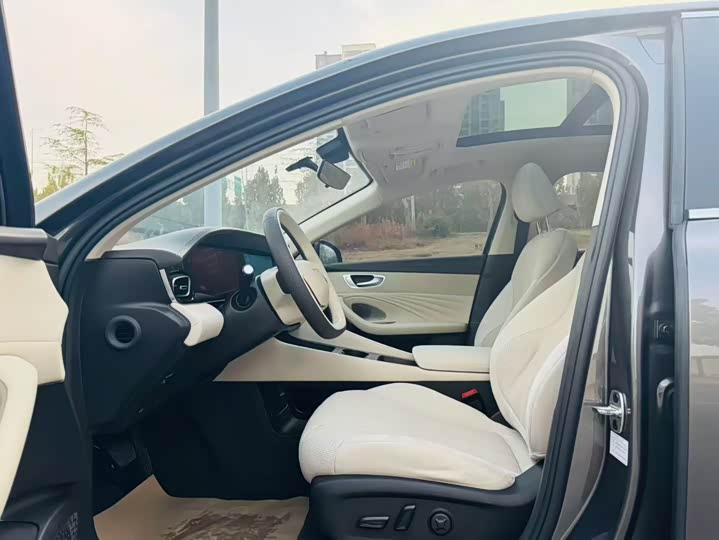 Roewe D7 2023 2023款 DMH 125km 超越版