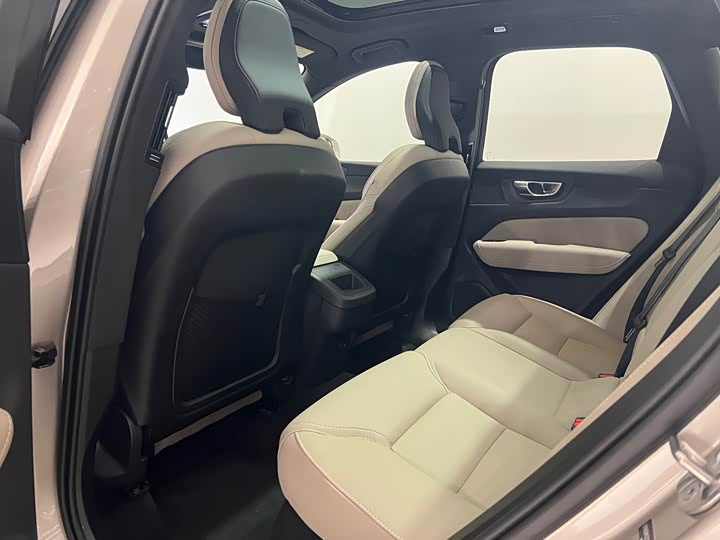 Volvo XC60 2026 2026款 B5 四驱智远豪华版