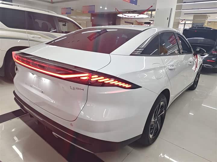 Geely Galaxy L6 2025 2025款 EM-i 140km 探索+版