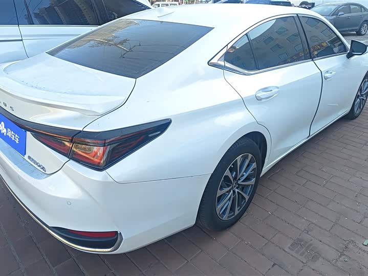 Lexus ES 2025 2025款 300h 臻享版