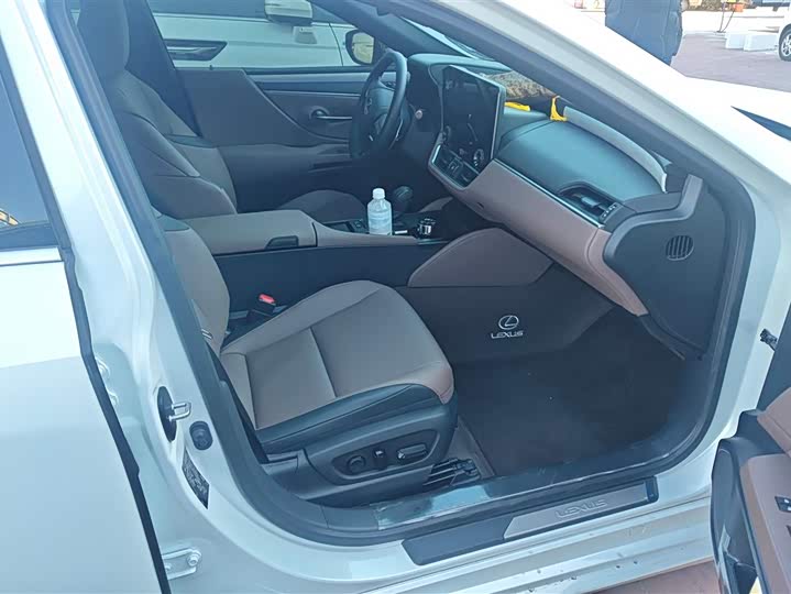 Lexus ES 2025 2025款 300h 臻享版