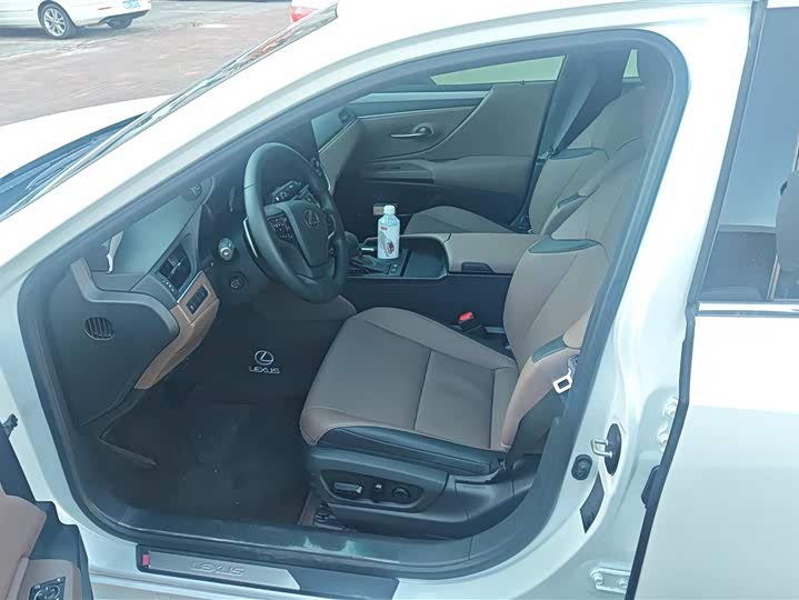 Lexus ES 2025 2025款 300h 臻享版