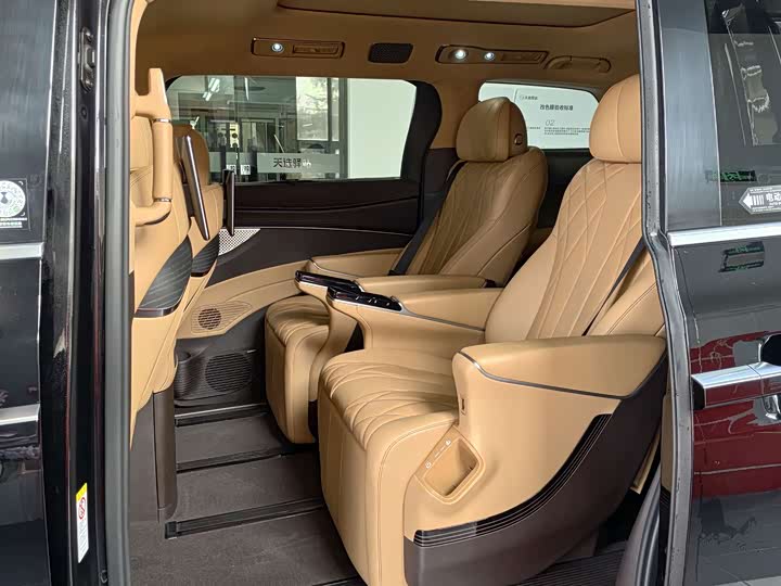 Denza D9 2025 2025款 DM-i 智驾版 1020 四驱旗舰型