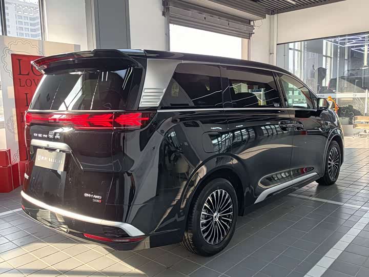 Denza D9 2025 2025款 DM-i 智驾版 1020 四驱旗舰型