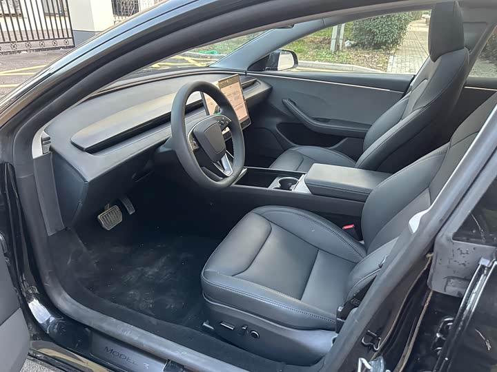 Tesla Model 3 2025 2025款 后轮驱动版