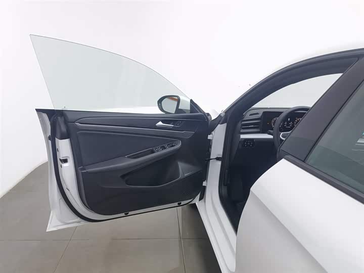 Volkswagen Lamando L 2026 2026款 凌渡L 300TSI 凌感版