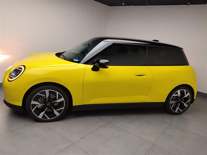 Mini Cooper 2024 2024款 452km COOPER SE 艺术家