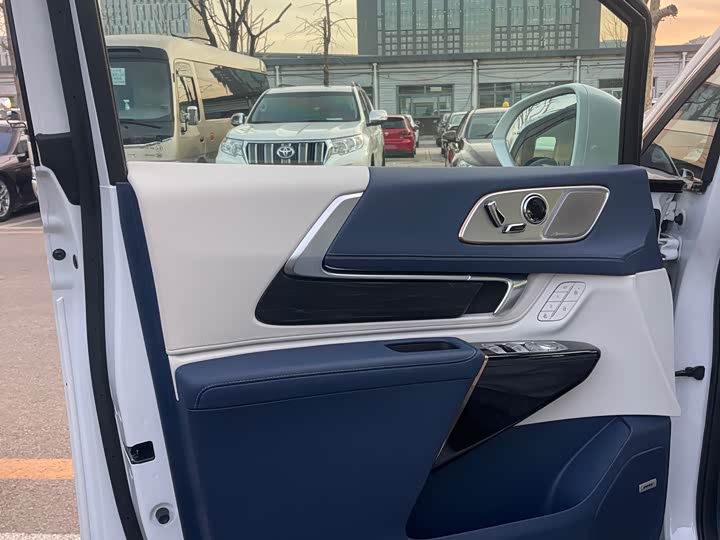 Buick GL8 Century 2025 2025款 2.0T 七座蕴世版