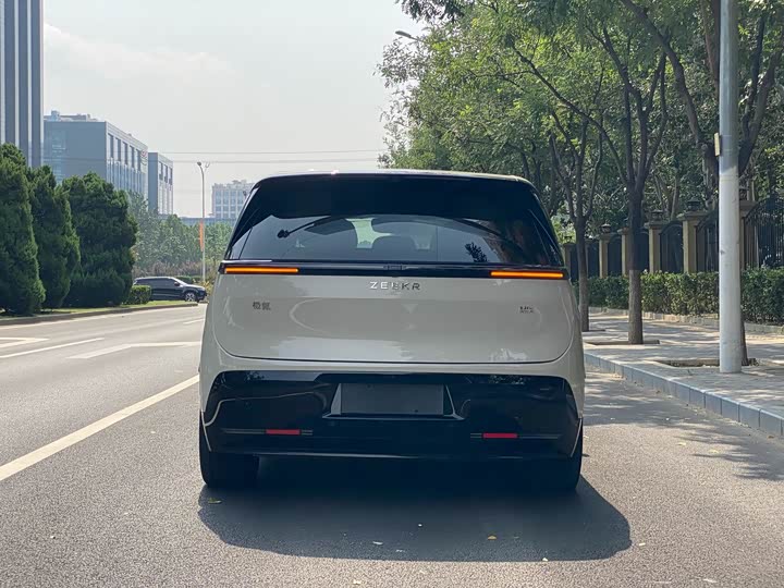 2025 Zeekr Mix