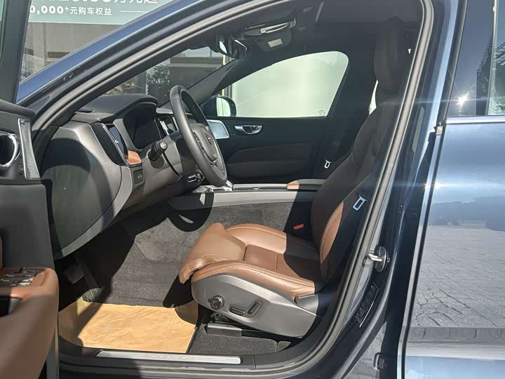 Volvo XC60 Hybrid 2025 2025款 插电式混动 长续航四驱智雅豪华版