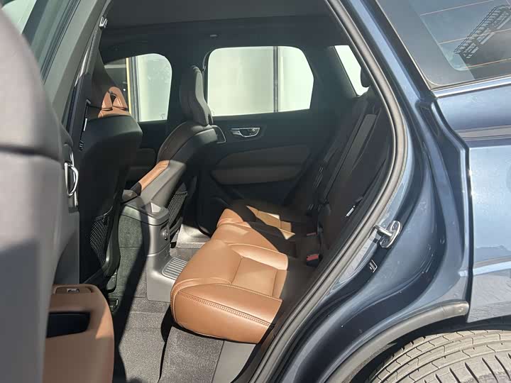 Volvo XC60 Hybrid 2025 2025款 插电式混动 长续航四驱智雅豪华版