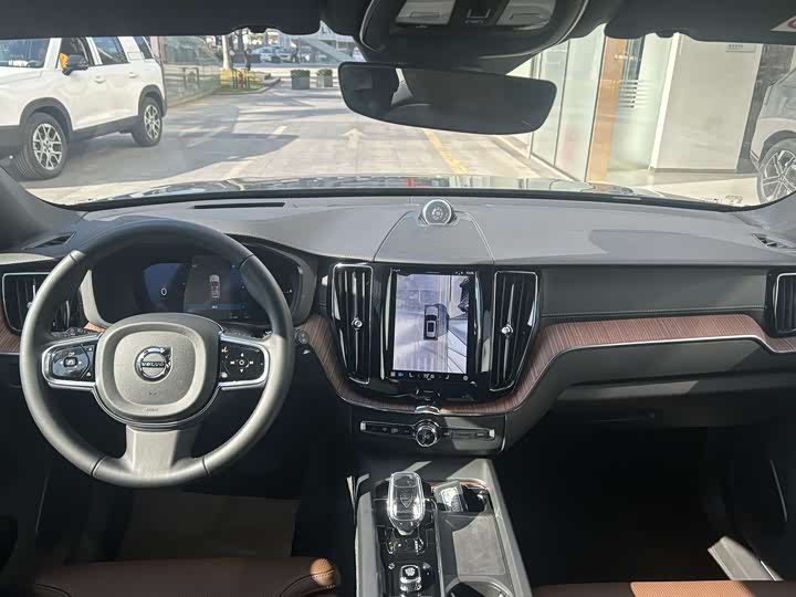 Volvo XC60 Hybrid 2025 2025款 插电式混动 长续航四驱智雅豪华版