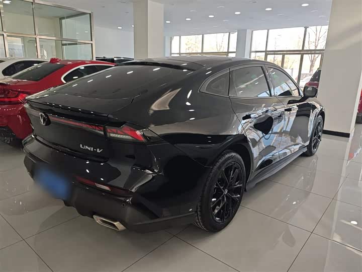 Changan UNI-V 2024 2024款 1.5T 尊贵型