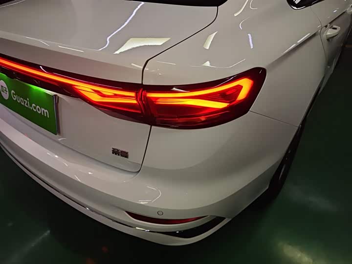 Geely Emgrand 2025 2025款 第4代 1.5L CVT旗舰型