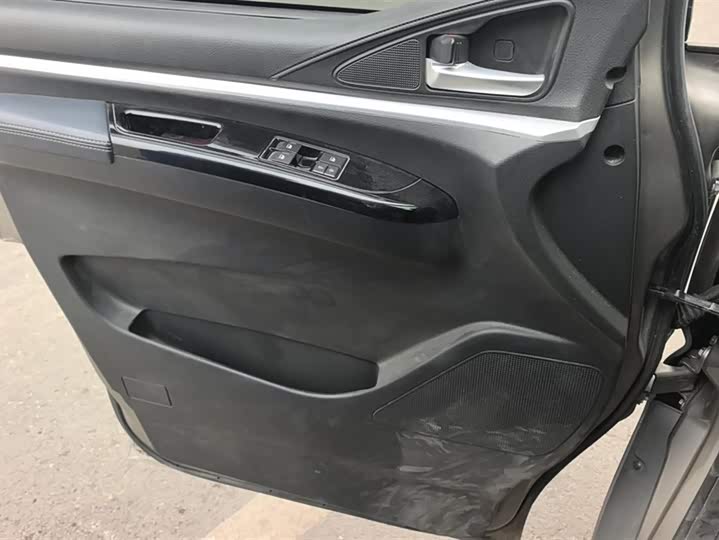 Dongfeng Forthing Lingzhi M5 2023 2023款 M5L 1.6L 基本型 5座