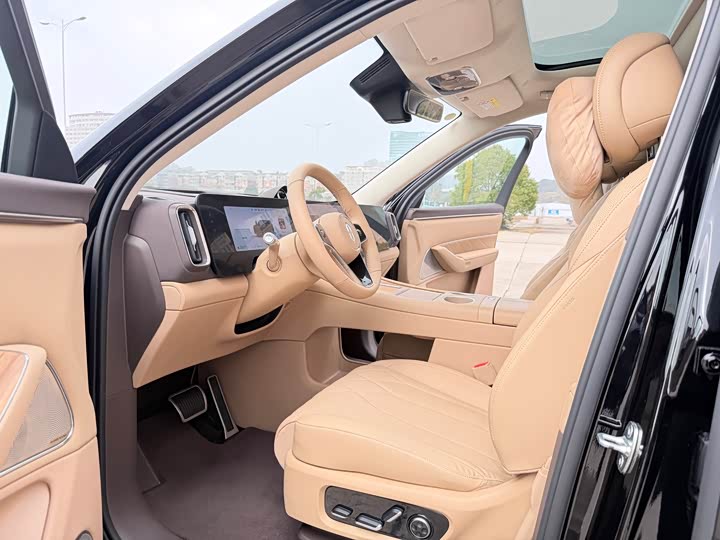 Aito M8 2025 2025款 增程 Ultra版 53.4kWh 6座版