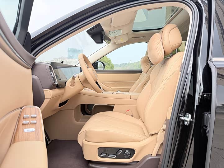 Aito M8 2025 2025款 增程 Ultra版 53.4kWh 6座版