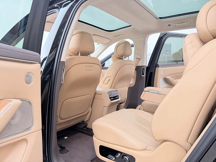 Aito M8 2025 2025款 增程 Ultra版 53.4kWh 6座版