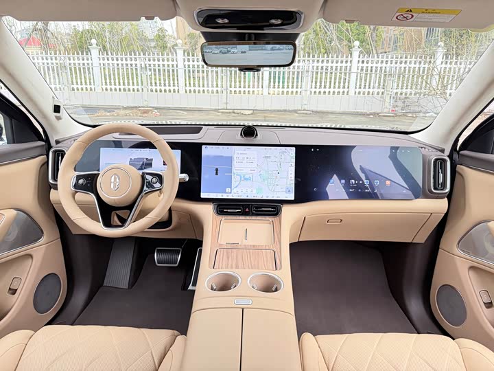 Aito M8 2025 2025款 增程 Ultra版 53.4kWh 6座版