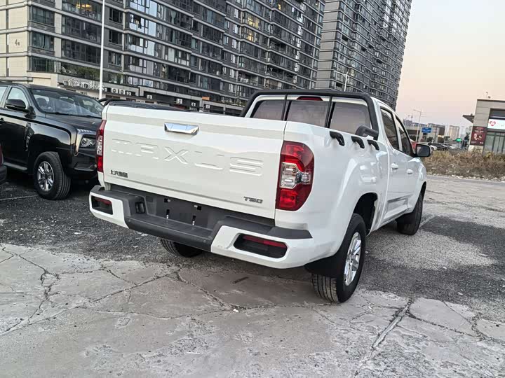 Maxus T60 2022 2022款 五周年纪念版 2.0T柴油手动两驱高底盘舒适版长厢