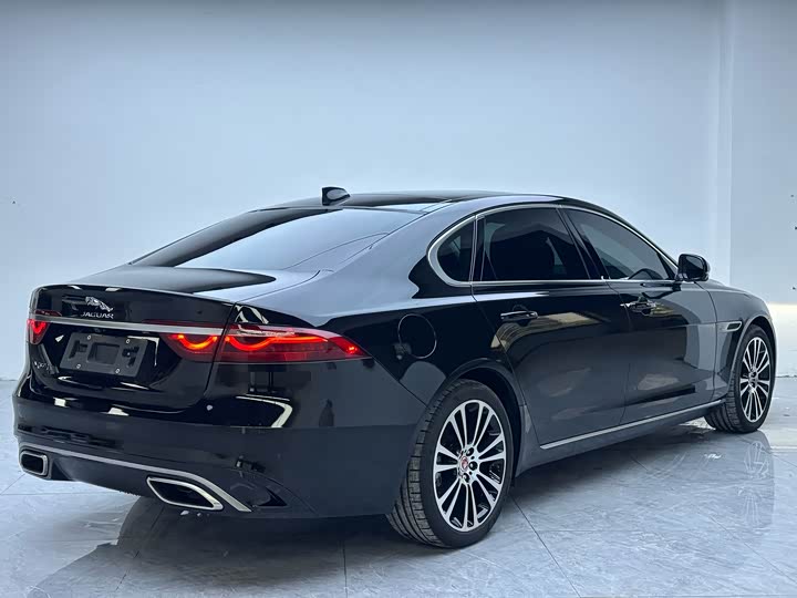 Jaguar XF L 2024 2024款 2.0T P250 两驱尊享豪华版