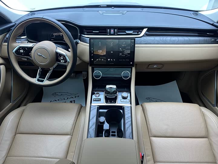 Jaguar XF L 2024 2024款 2.0T P250 两驱尊享豪华版