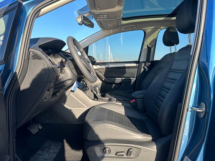 Volkswagen Touran L 2021 2021款 途安L 280TSI DSG舒适版 7座