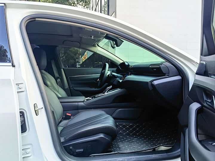 Peugeot 508 2022 2022款 508L 400THP PureTech 驾控版