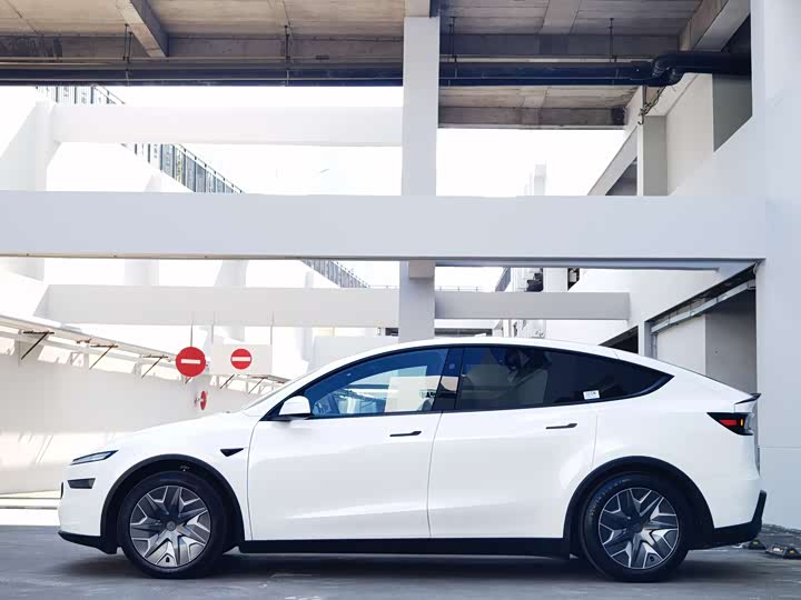 2025 Tesla Model Y