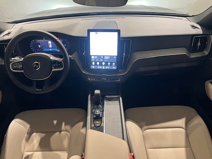 Volvo XC60 2026 2026款 B5 四驱智逸豪华版