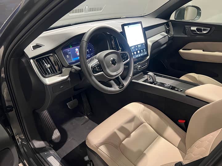 Volvo XC60 2026 2026款 B5 四驱智逸豪华版