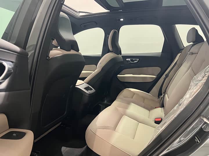 Volvo XC60 2026 2026款 B5 四驱智逸豪华版