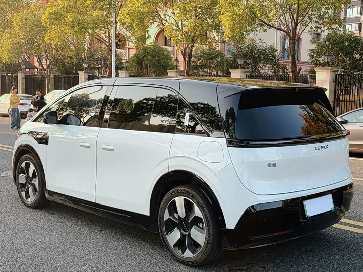 2025 Zeekr Mix