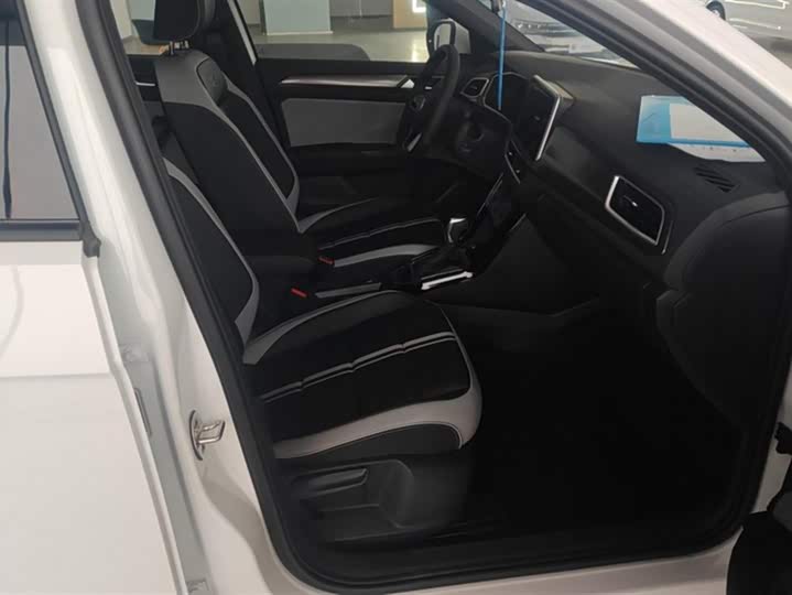 Volkswagen T-Roc 2025 2025款 300TSI DSG两驱辰光版