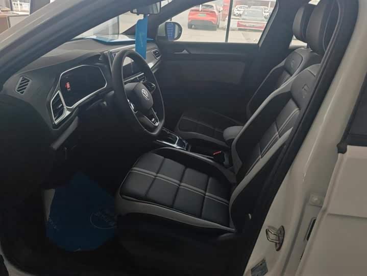 Volkswagen T-Roc 2025 2025款 300TSI DSG两驱辰光版