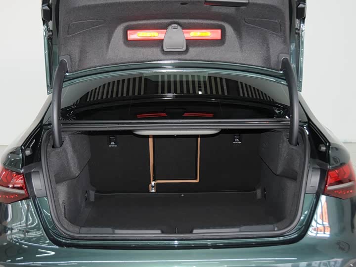 Audi A3 2025 2025款 A3L Limousine 35TFSI 飞驰尊享型