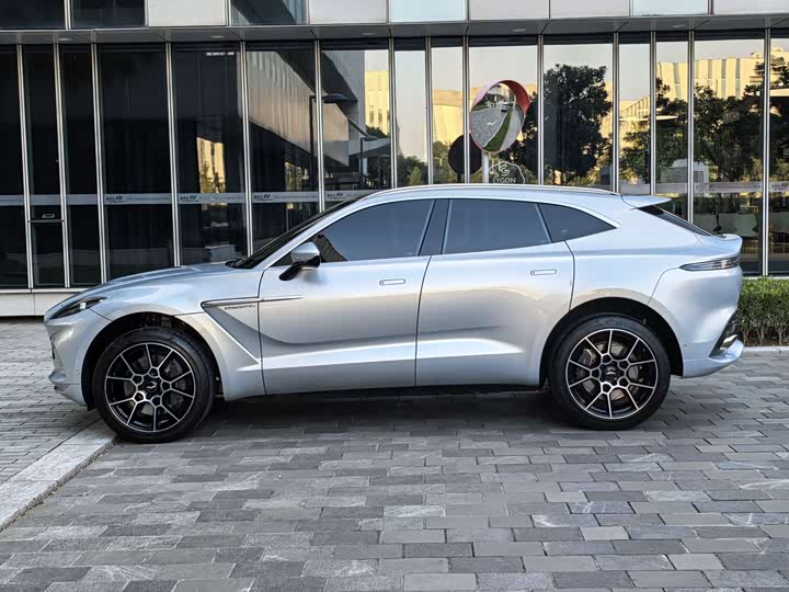Aston Martin DBX 2022 2022款 3.0T STRAIGHT-SIX