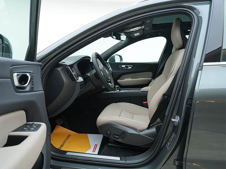 Volvo XC60 2026 2026款 B5 四驱智逸豪华版