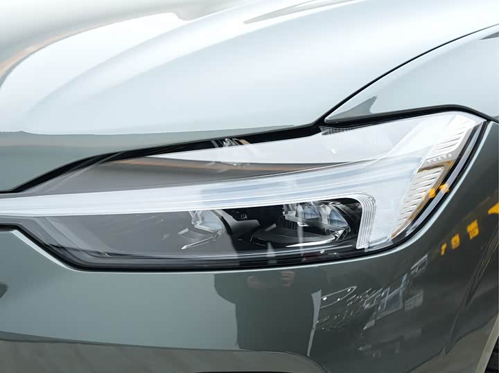 Volvo XC60 2026 2026款 B5 四驱智逸豪华版